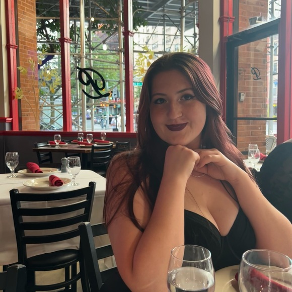 Meet your Posher, Hannah - Picture 7 of 8